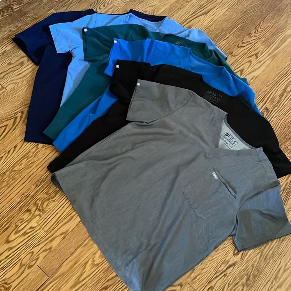 FIGS men’s XL scrub tops Leon 3 pocket (set of 6)